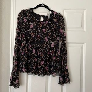 American Rag size sm. Floral stretchy top